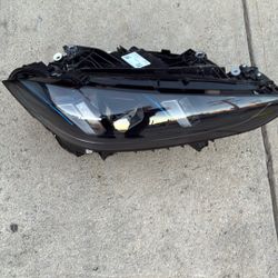 2025 BMW  M4  Rt Headlight Oem