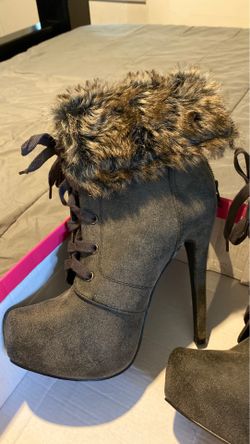 Heel boots with fur