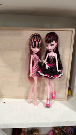 2 Dracula monster high dolls