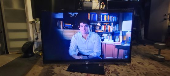 Sharp LC-60LE830U 60" LED TV – Excellent Working Condition (Minor Cosmetic Issues)....