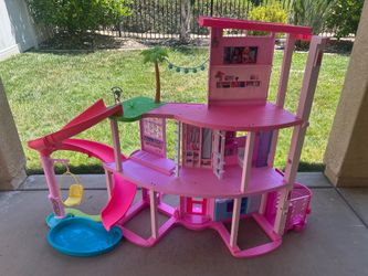 Barbie Dreamhouse Pool Party