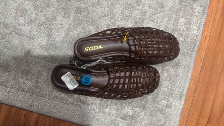 Brown jelly sandals
