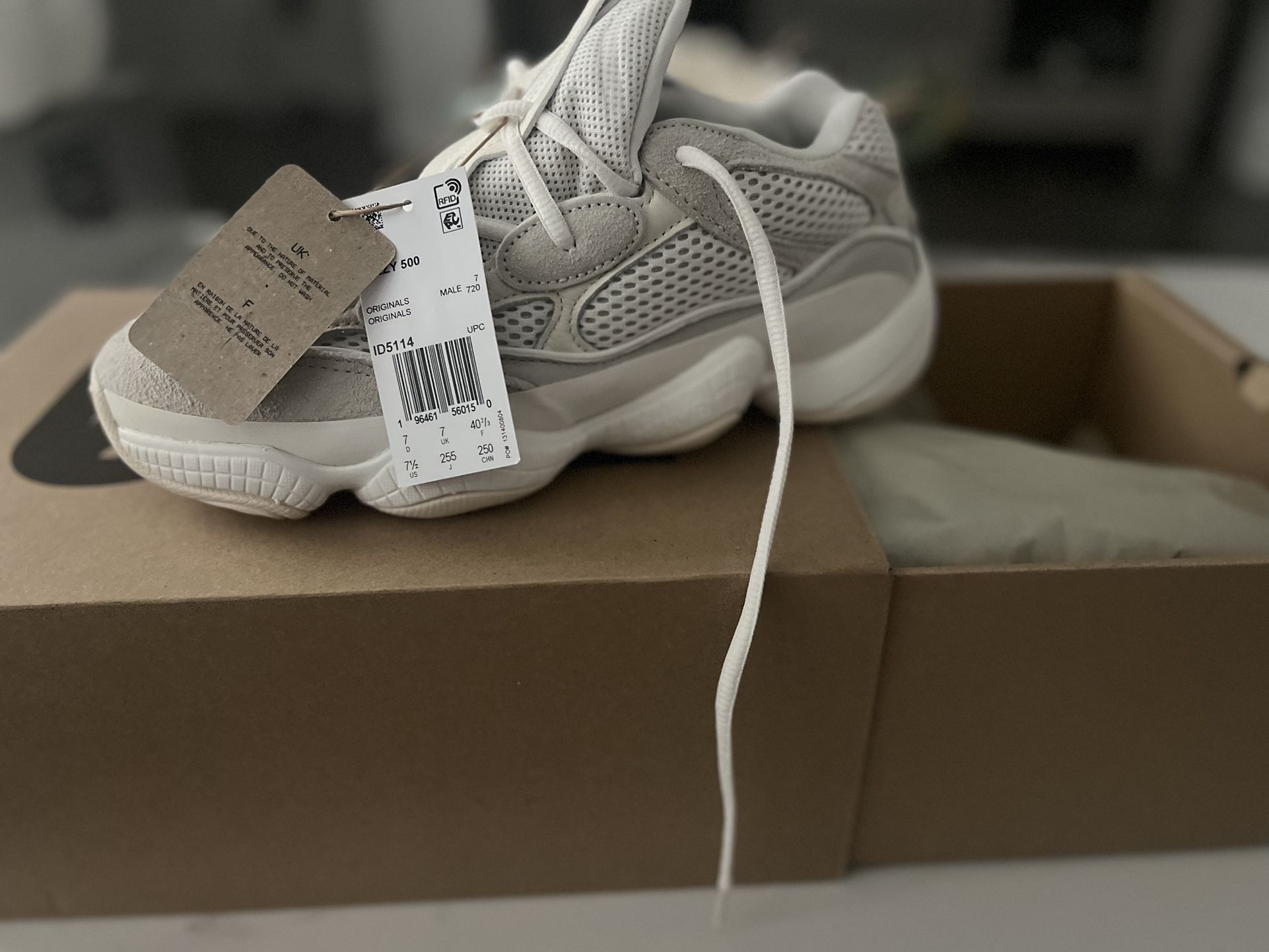 Yeezy 500 By adidas 71/2 Men Size, brand new original in the box