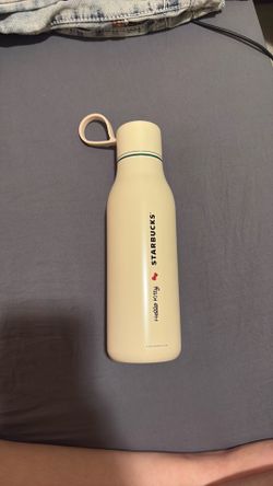 Starbuck hello kitty water bottle