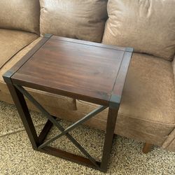 Pier 1 Couch End Table 