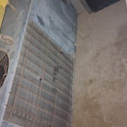 AC UNIT OLDER BUT STILL WORKS WAS JUST REPLACE WITH NEWER ONE 400 