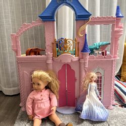 Doll house and 2 dolls