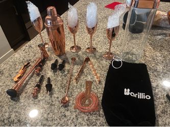 Cocktail shaker set