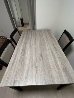 Dining Room Table & Chairs