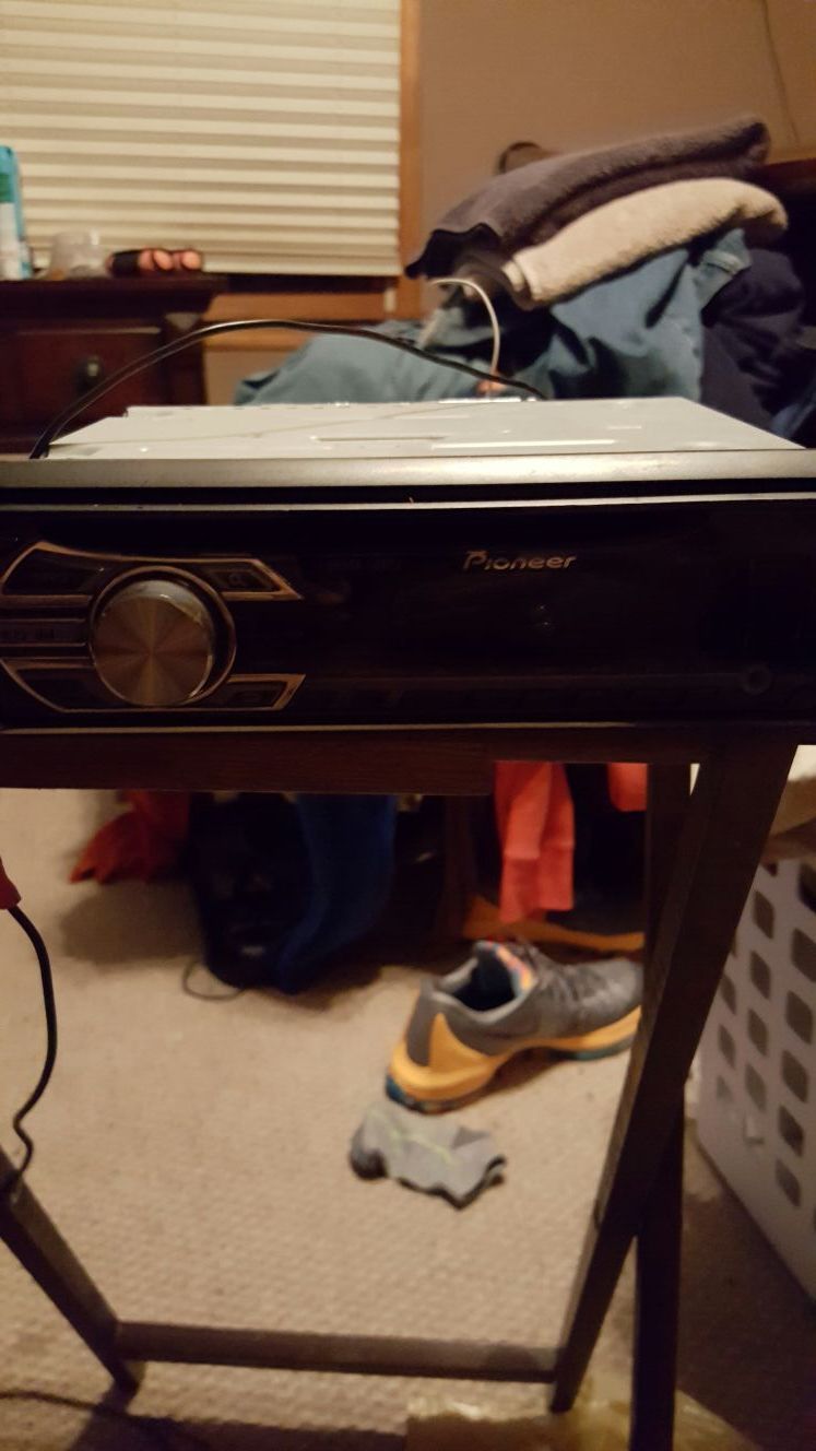 Pioneer DEH-15UB radio 4 sale works perfect price is negotiable