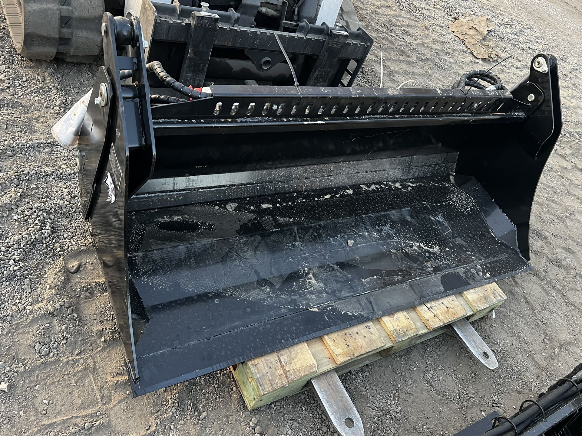 Skid Steer 4 in 1 Bucket Bobcat Bucket Four in one Attachment