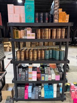 Variedad de perfumes a la venta buena calidad asegurada aqui en los baños