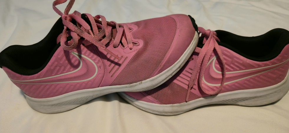 Girls Nikes