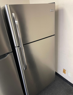 Deal: Frigidaire Stainless Top Mount Refrigerator w/ Crisper Drawers