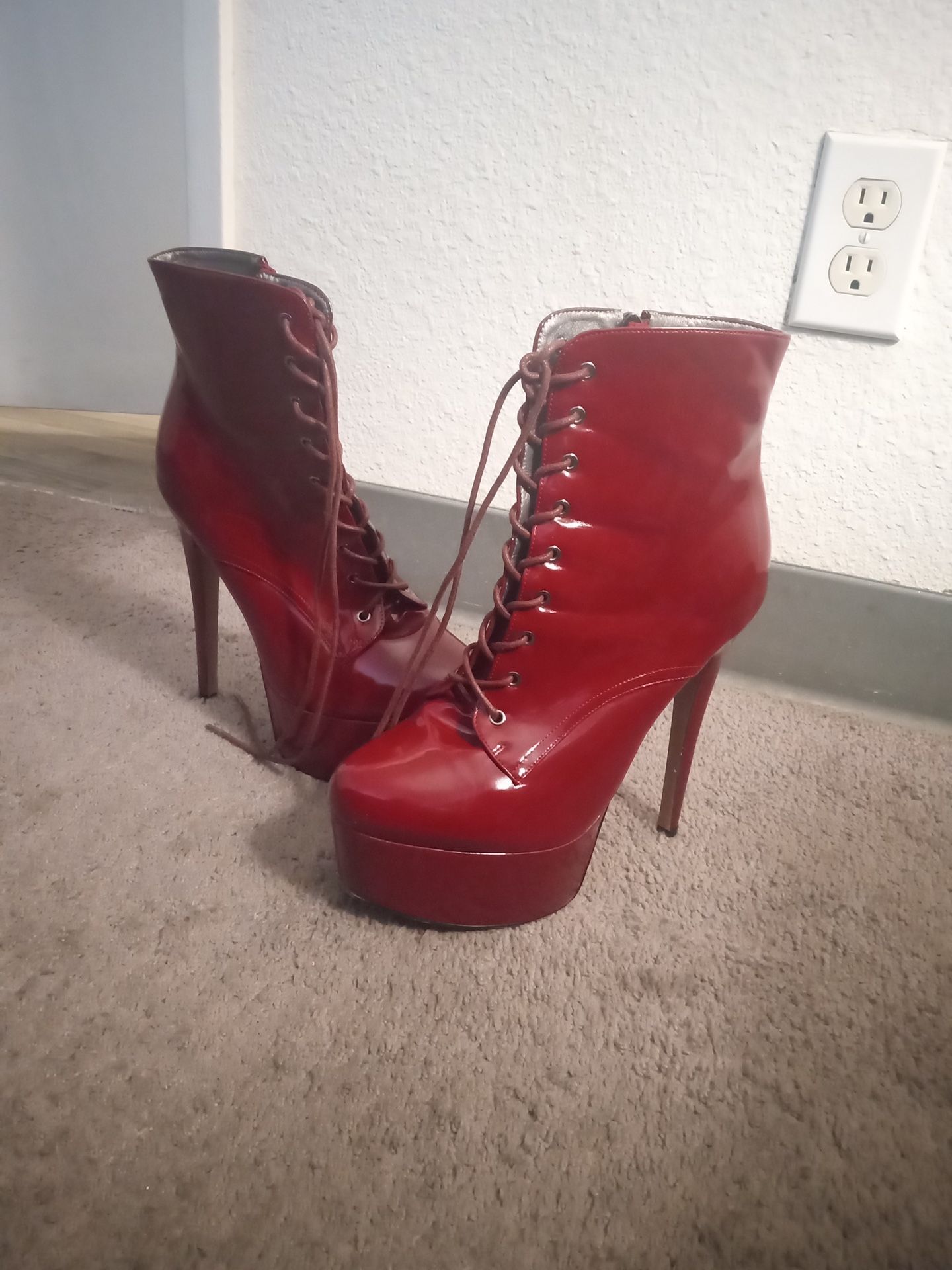 Size 9-91/2 Platform Heels (sized a 10 but Runs Small)