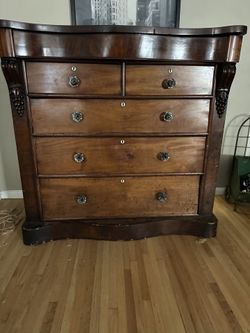 Antique dresser good condition 