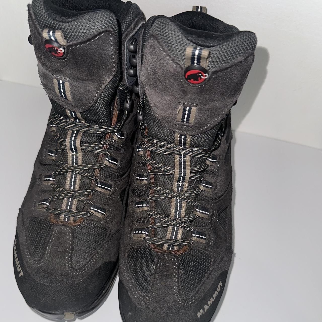 Mammut RAICHLE GORE-TEX Hiking Boots (9.5) | Vibram sole | Black | Very sturdy | Lace up | Waterproof | Lightweight | Great for hiking, backpacking, e