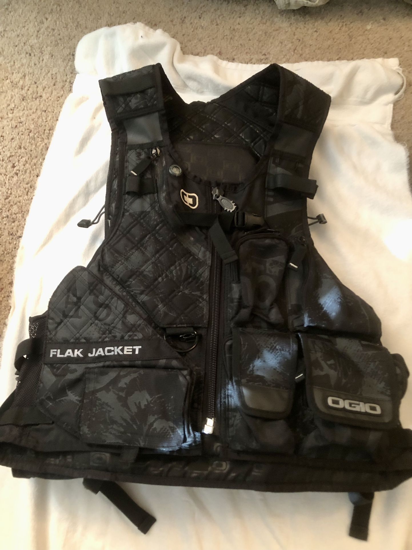 ⛷️OGIO Snowsport/Backcountry/Snomobile Vest With Avalanche Shovel⛷️