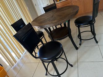 Pub Height Table with 4 Stools