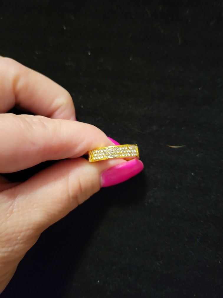 BRAND NEW WHITE SAPPHIRE GOLD RING