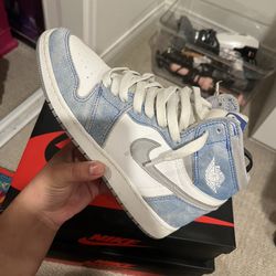 Jordan 1’s “Hyper Royal” Gs 