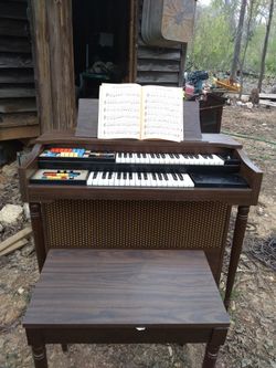 Lowery Organ