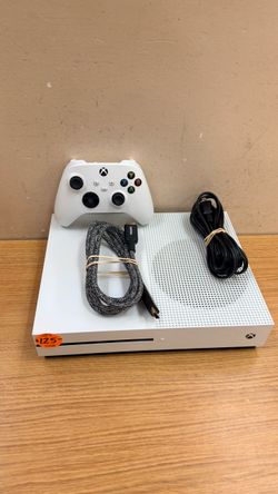 XBOX ONE 500GB W/ WHITE CONTROLLER, HDMI & POWER CABLE
