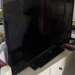 2 tv  42 inches for sale for $50