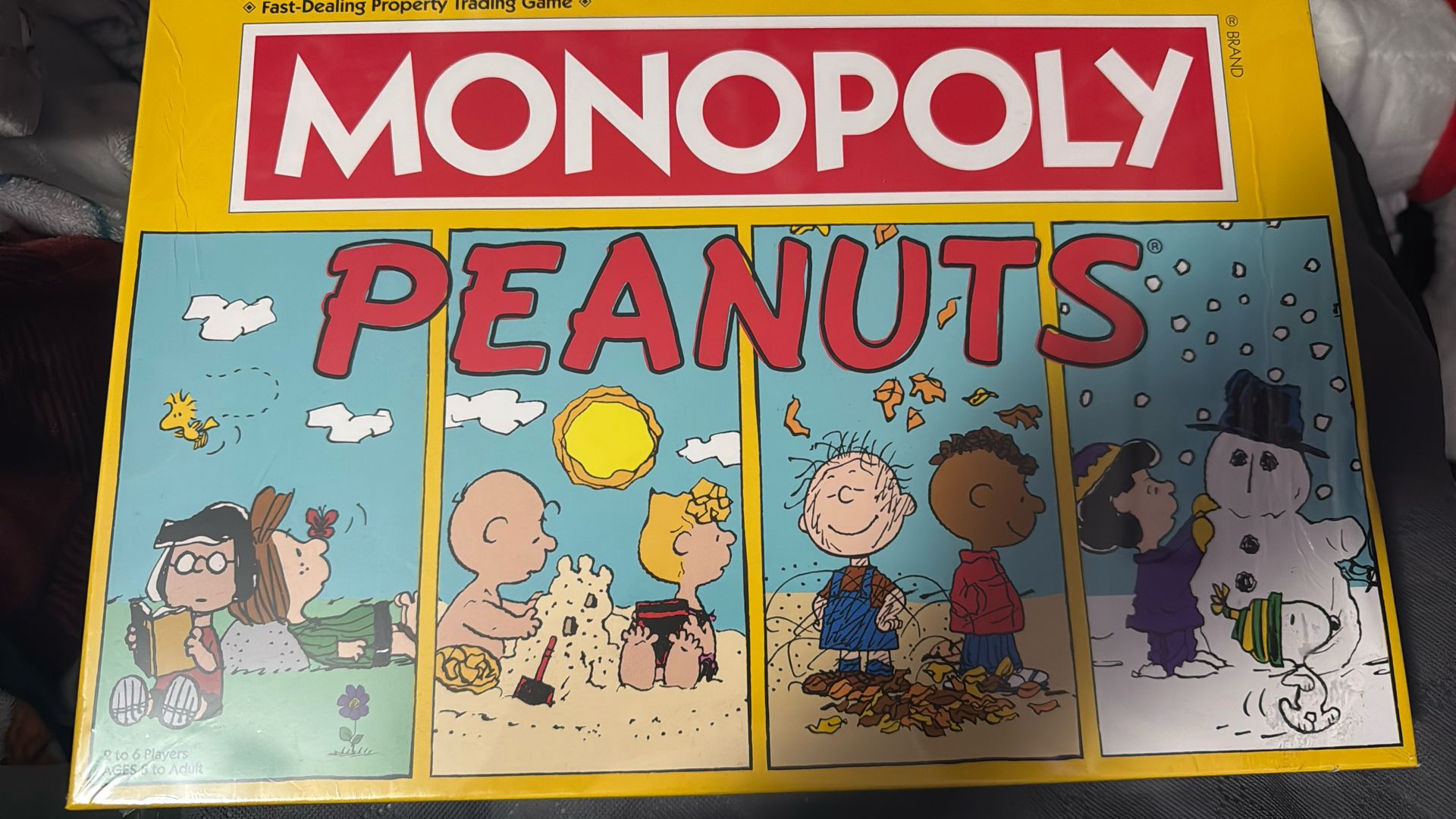 Monopoly: Peanuts Edition Board Game