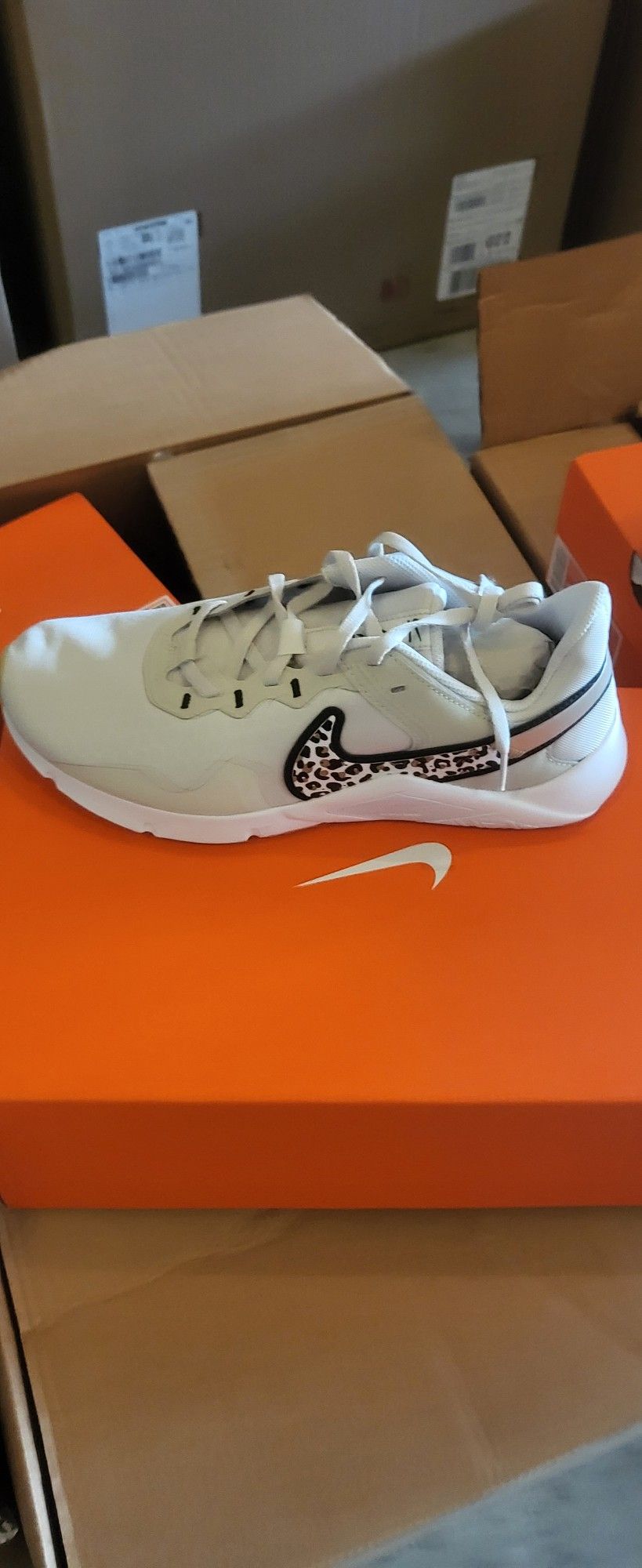 Womens NIKE Legend Essential