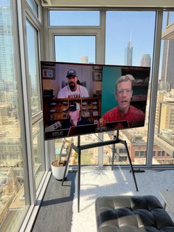 70" Samsung UN70TU700D 4K Smart TV with Tripod Stand