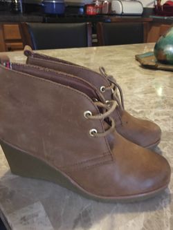 Sperry wedge size 7