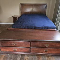 Queen Cherry Solid Wood Bedroom Set