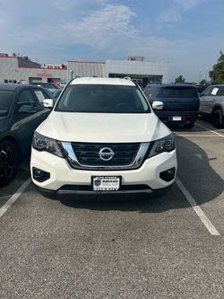 2018 Nissan Pathfinder SV