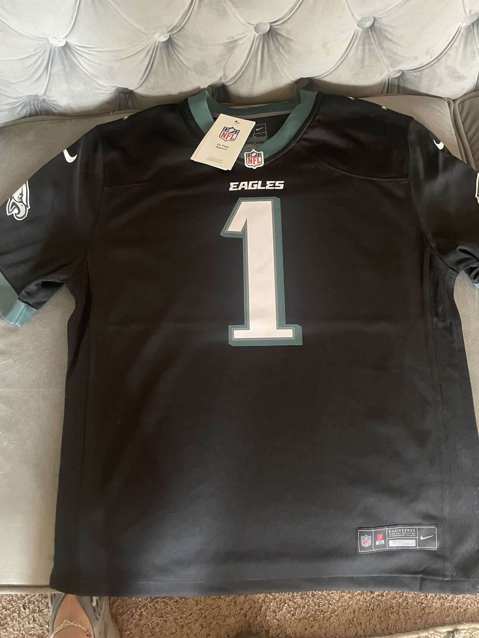 Eagles Jalen Hurts Jersey Size Youth M 100% Authentic