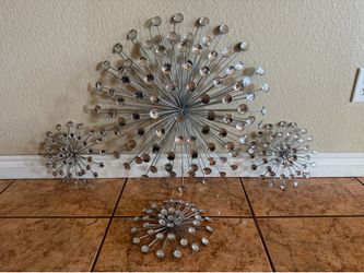 Metal starburst wall hanging indoor outdoor wall art