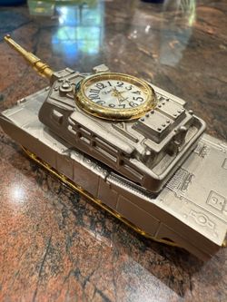 Vintage Tank-Shaped Quartz Clock – Unique Collectible