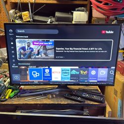 32” Samsung Smart Tv Great Condition 