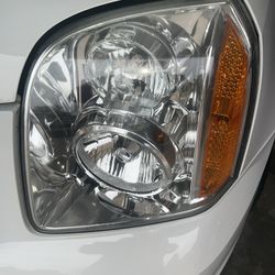 2012 Gmc Yukon Headlights (left Side, Drivers Side Only)