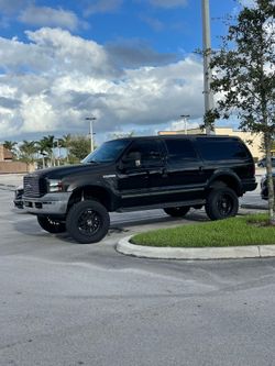 2004 Ford Excursions