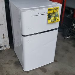 Mini refrigerator