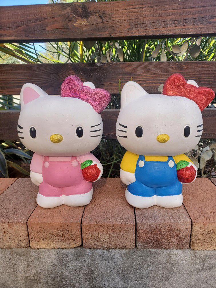 Hello Kitty Themed Piggybanks