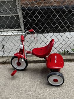 Radio flyer tricycle 