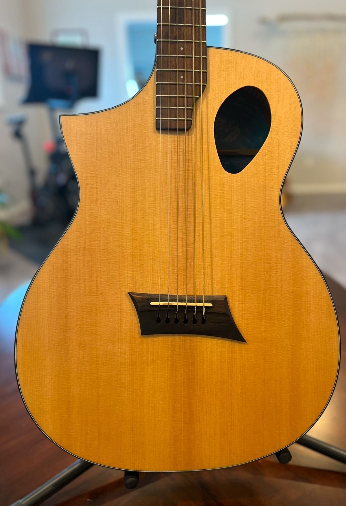 Michael Kelly 4K Port left-handed acoustic Elec.guitar second price drop. Last day on this site.