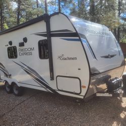 Like NEW- 2023 COACHMEN FREEDOM EXPRESS SELECT 20SE