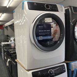New Scratch And Dent Electrolux Front Load Washer And Dryer Set. 1 year Warranty 