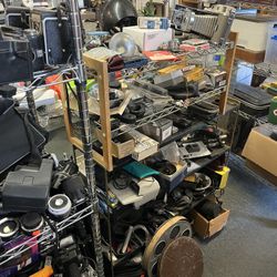 Cameras / Polaroid Cameras / Lenses / Video Cameras / Camera equipment 