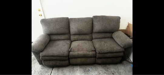 Affordable Reclining  Sofa in Good condition