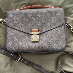 Louis Vuitton Pochette Metis monogram canvas shoulder bag