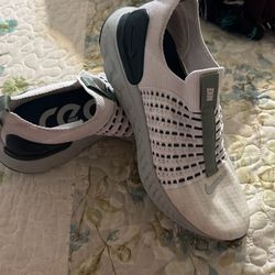 Women  Nike  7.5 shoes